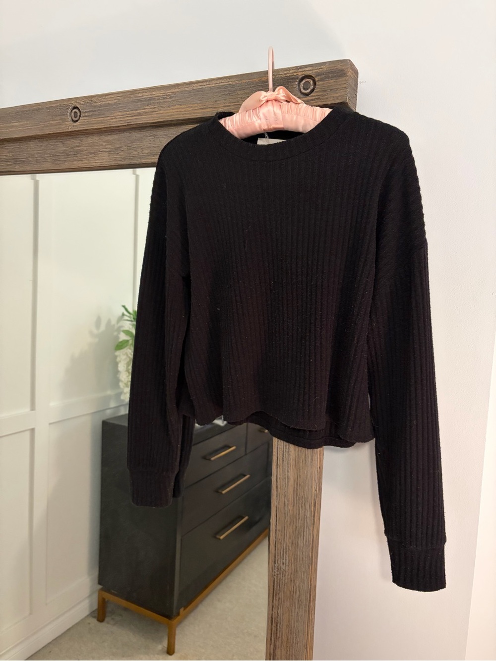 Black Ribbed Crewneck Women's Crop Sweater